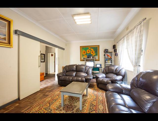 3 BEDROOM HOUSE FOR SALE IN RENSBURG